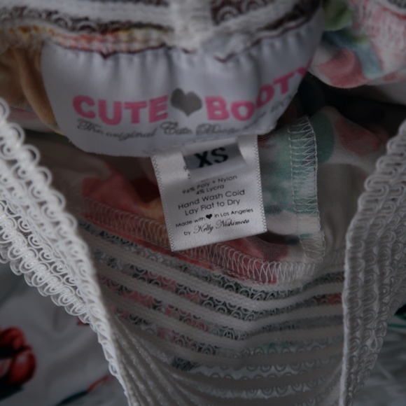 Cute Booty Lounge Capri Floral Leggings Size XS Great Condition - Picture 4 of 5